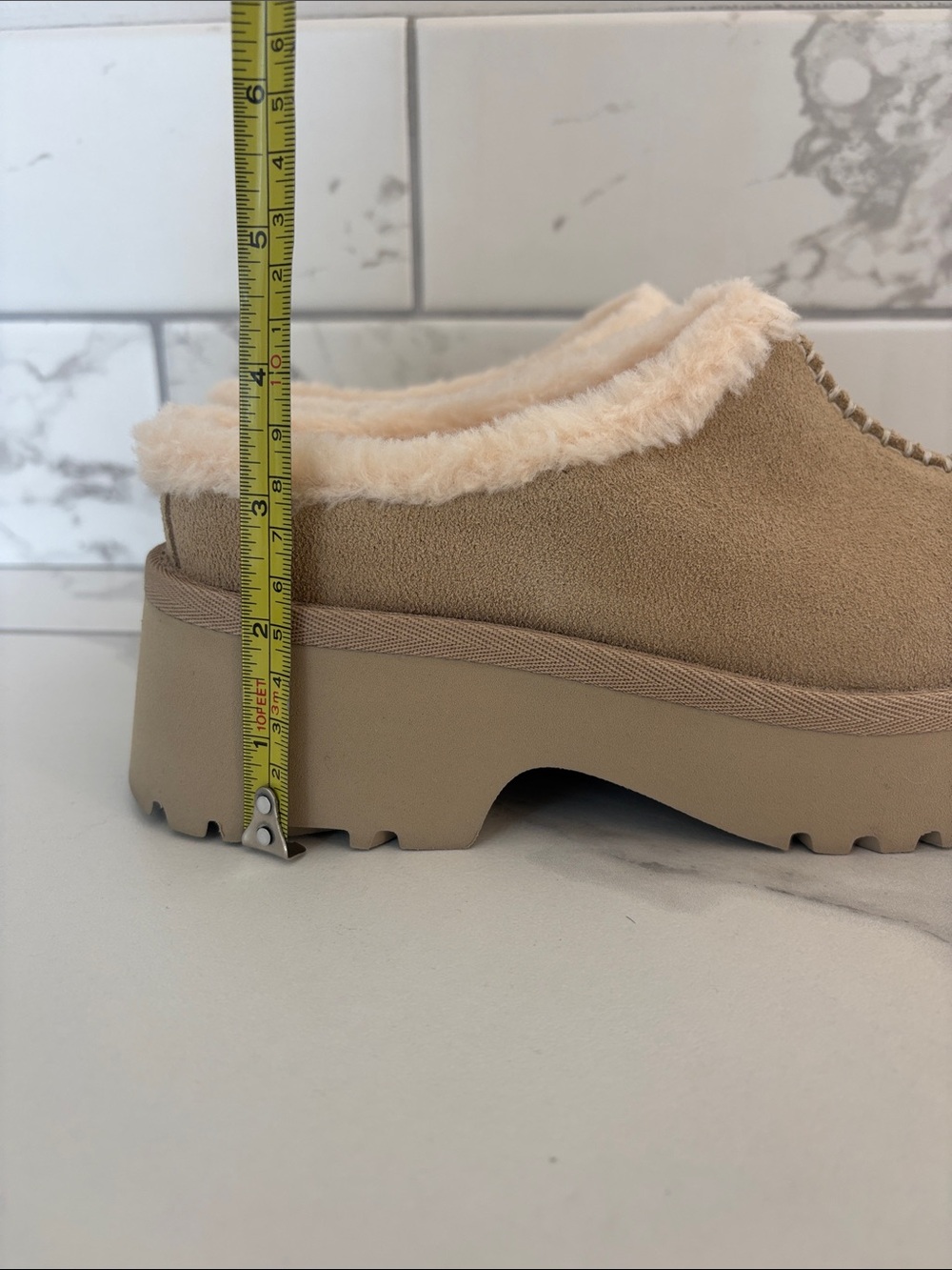 Ugg New Heights Cozy Clog Size 6 - Picture 8 of 9
